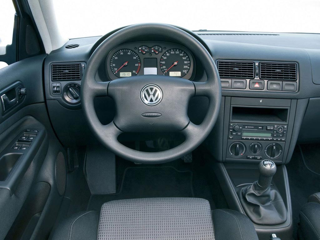 VW Golf IV интерьер